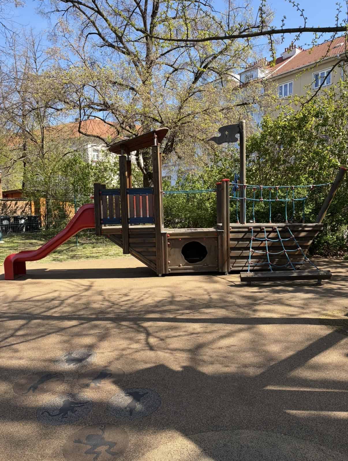 Lanna, Bosonoha, prolézačka, klouzačka