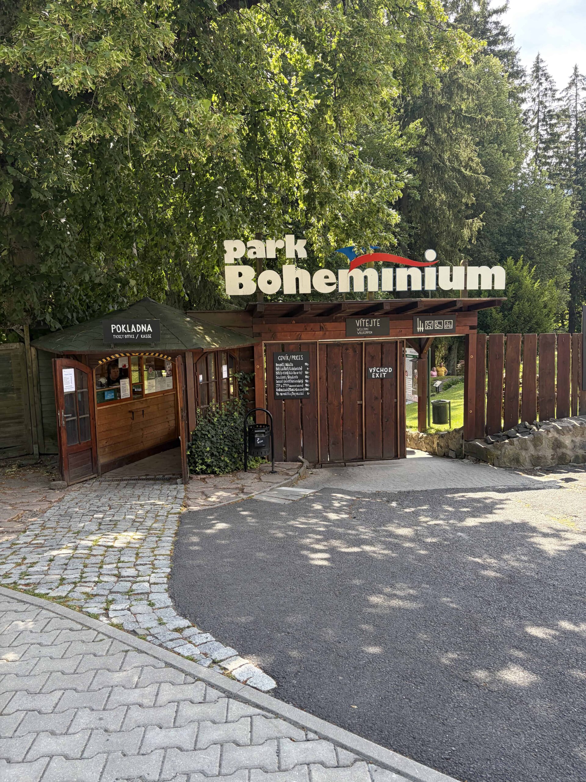 park boheminium s dětmi vstupní brána