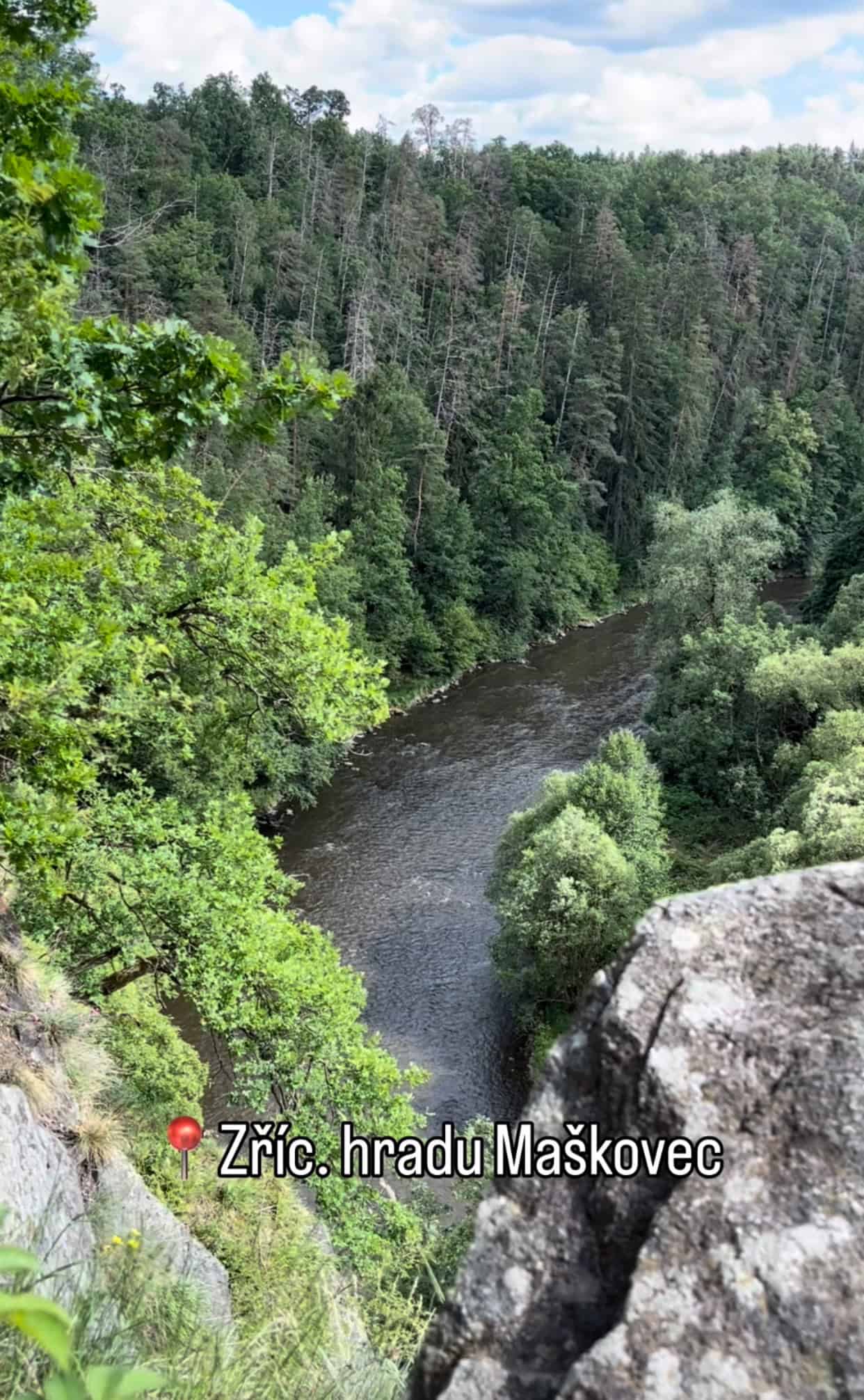 zřícenina hradu Maškovec a Vltava